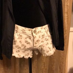 Almost famous, white jeans with gold skulls